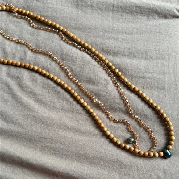 Elegant Wooden and Beaded Necklace with Tahitian pearls - Picture 1 of 2